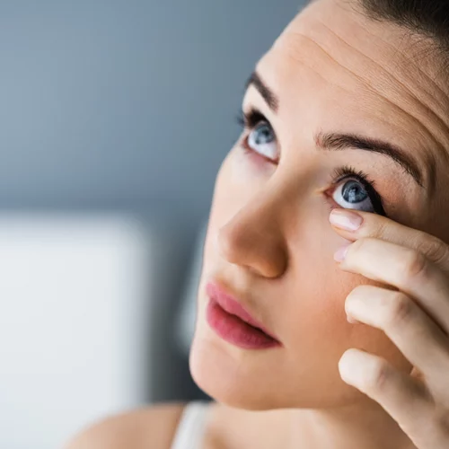 Κριθαράκι ή χαλάζιο στο μάτι: Τα συμπτώματα και πώς θα περάσει πιο γρήγορα