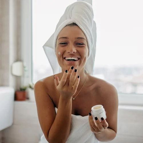 Οι 5 καλύτεροι οροί προσώπου για την εξάλειψη των σκούρων κηλίδων