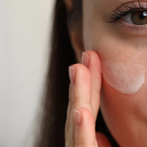 Πώς να φροντίσεις το πρόσωπό σου μετά από έναν καθαρισμό