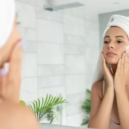 5 ευρέως διαδεδομένες skincare συμβουλές που πρέπει να σταματήσεις να ακολουθείς
