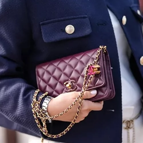 Το χρώμα νυχιών που κάνει κάθε εμφάνιση να δείχνει (ακόμα) πιο "ακριβή"