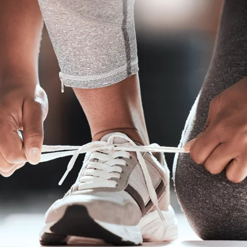 8 Ιανουαρίου ξεκινούν οι χειμερινές εκπτώσεις 2025: 5 σημάδια ότι πρέπει αλλάξεις αθλητικά παπούτσια