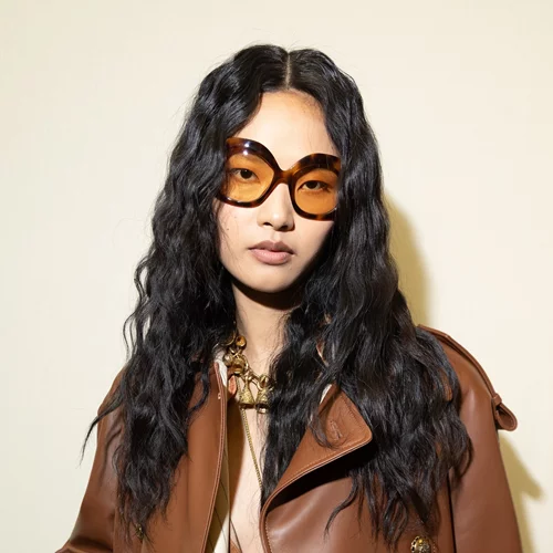 Έχεις μακριά μαλλιά που δεν "κρατούν" τα χτενίσματα; Ένας έξυπνος τρόπος για να τους χαρίσεις διάρκεια