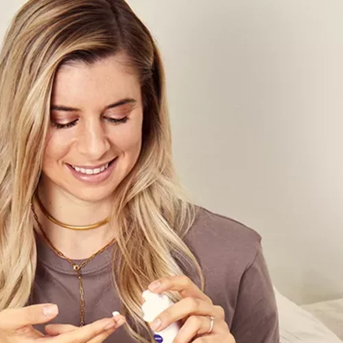 Πες αντίο στις κηλίδες με αυτές τις 3 αλλαγές στη ρουτίνα σου