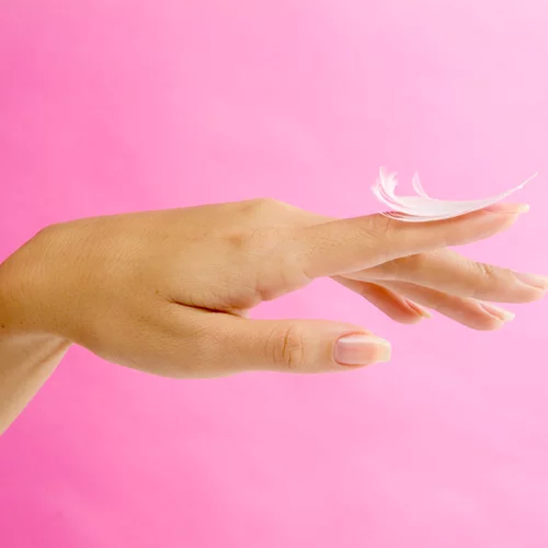 Έχεις εύθραυστα νύχια; Τι προκαλεί το σπάσιμο και πώς να τα φροντίσεις