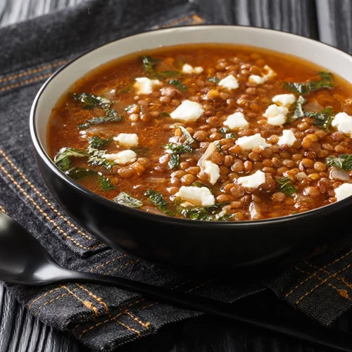 Φούσκωμα χωρίς λόγο; Οι 4 συνήθειες στο πιάτο σου που ευθύνονται