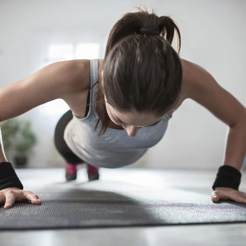Τρικ από έναν κορυφαίο trainer για περισσότερα push-ups