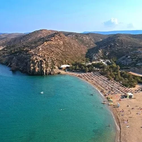 Η εξωτική παραλία που απέχει λιγότερο από 1 ώρα από το κέντρο της Αθήνας