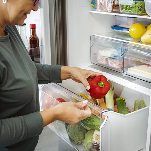 Συρτάρι ψυγείου: Πώς να το χρησιμοποιείς σωστά για να μη χαλάνε τα φρούτα και τα λαχανικά