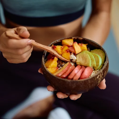 10 πρωτεϊνικά σνακ που καταπολεμούν τη φλεγμονή και σε κρατάνε χορτάτη