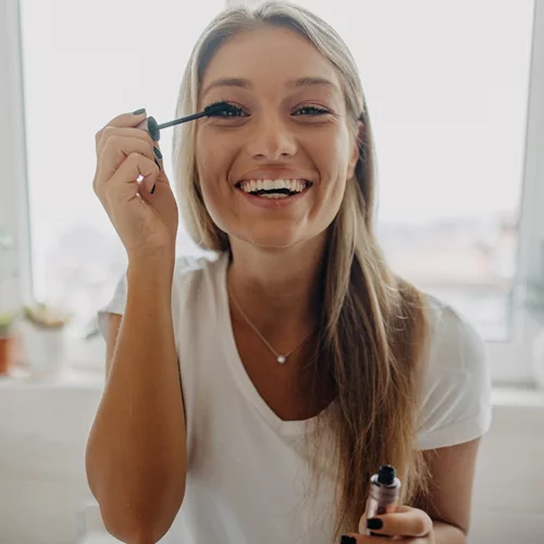 Τα 2 προϊόντα που χρειαζόμαστε για θεαματικές βλεφαρίδες και έντονο βλέμμα