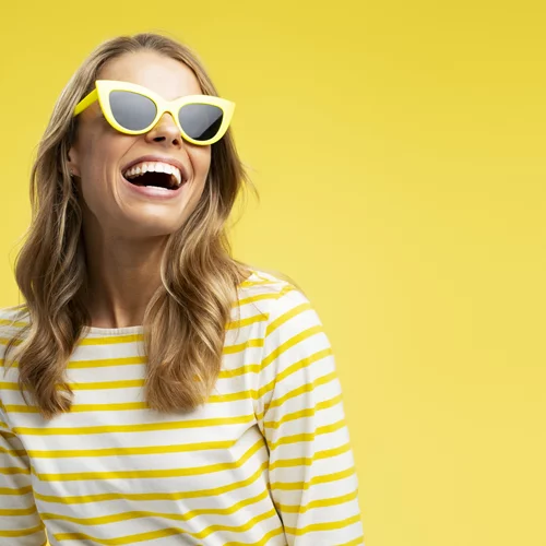 8 σημάδια που δείχνουν ότι χρειάζεσαι νέα γυαλιά ηλίου