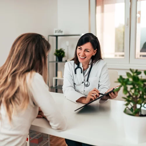 Ρευματοειδής αρθρίτιδα: 7 ερωτήσεις που πρέπει να θέσεις στον γιατρό σου