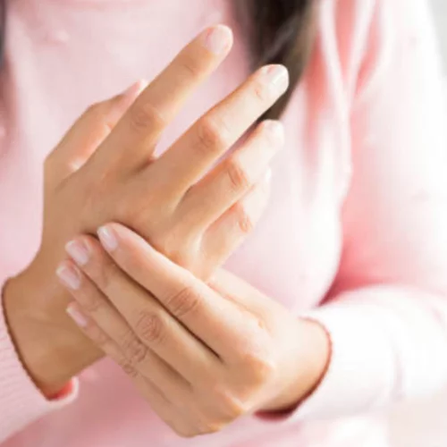 Ρευματοειδής αρθρίτιδα: Ένας μικρός "οδηγός κατανόησης" της νόσου που αφορά κατά κύριο λόγο γυναίκες