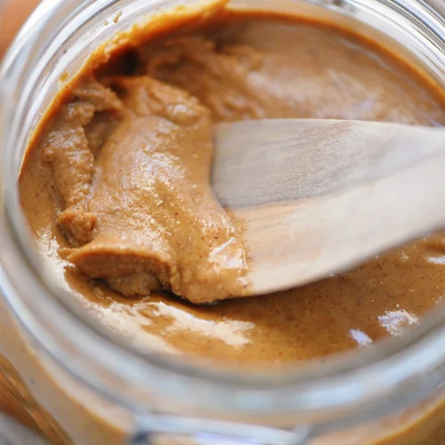 Φυστικοβούτυρο που έχει "πετρώσει"; Το απόλυτο hack για να το κάνεις απαλό