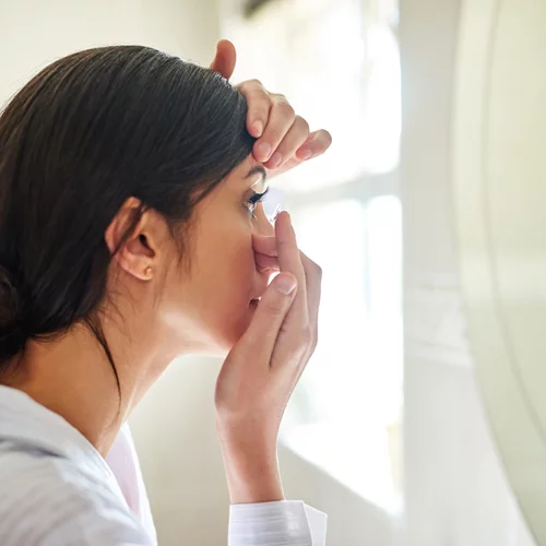 Φακοί επαφής: Αυτός είναι ο ασφαλέστερος τρόπος για τοποθέτηση και αφαίρεση