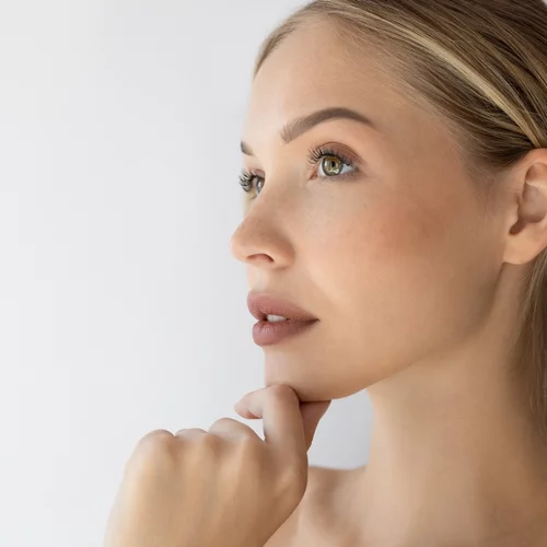 Ρετινόλη: Οι πιο αποτελεσματικές εναλλακτικές για λαμπερή νεανική επιδερμίδα