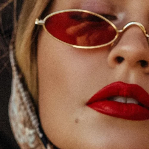 Πώς να επιλέξεις το σωστό κόκκινο κραγιόν ανάλογα με τον τόνο επιδερμίδας σου