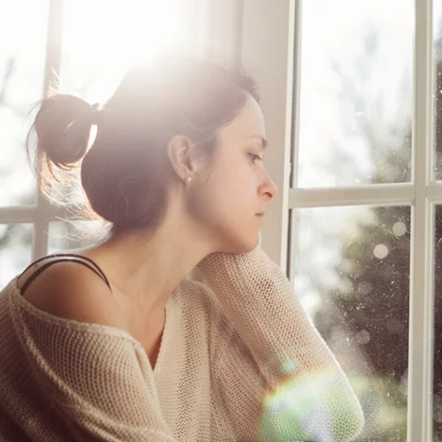 "Μα, δε φαίνεσαι να έχεις κάτι" - Η εξομολόγηση μιας κοπέλας σαν εμάς που πάσχει από μια "αόρατη" ασθένεια