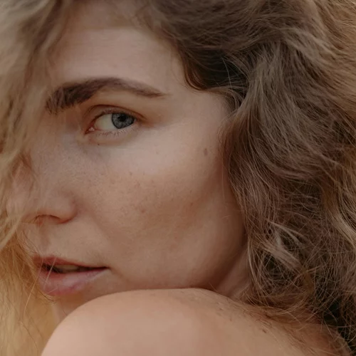 3 λάθη που προκαλούν κηλίδες στο δέρμα