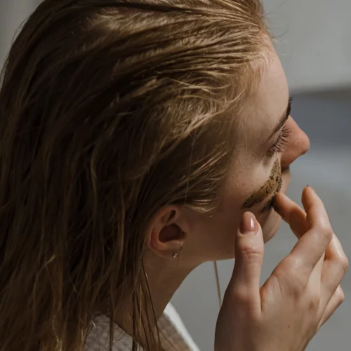 10 μύθοι για την επιδερμίδα σου (περισσότερο νερό = καλύτερη ενυδάτωση;)