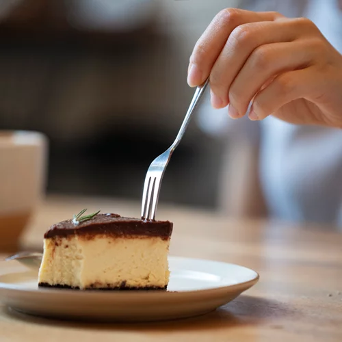 Γλυκά στη διατροφή: Ο λόγος που δεν πρέπει να τα αποκλείσεις ακόμα και αν θέλεις να χάσεις βάρος