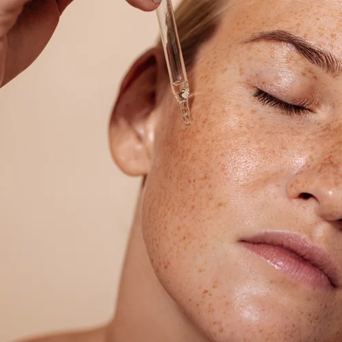 Νιώθεις ότι η επιδερμίδα σου αντιδρά, σε "τραβάει" και κοκκινίζει εύκολα; Τότε χρειάζεσαι αυτά τα skincare προϊόντα