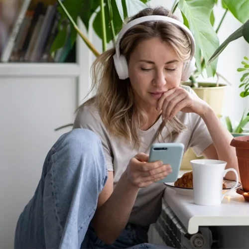 Μου αρέσει να ακούω μουσική συνέχεια. Είναι επικίνδυνο για την υγεία μου;
