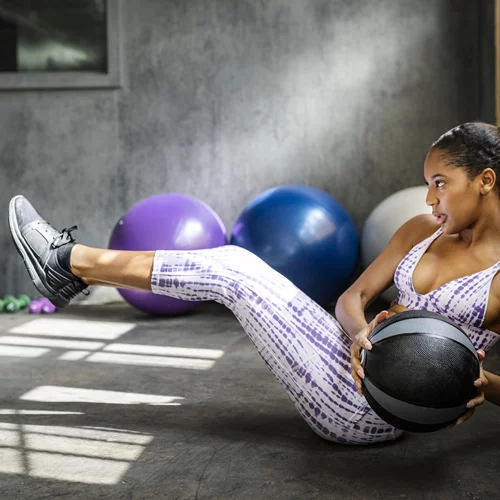 Full πρόγραμμα 45 λεπτών για να γυμνάσεις το κάτω μέρος του σώματός σου από το σπίτι