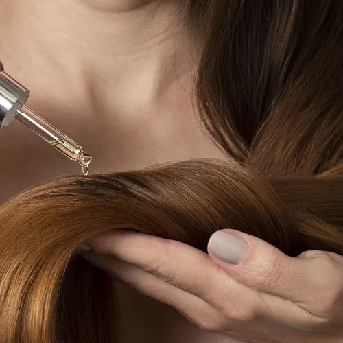 Αμυγδαλέλαιο, λάδι καρύδας ή καστορέλαιο; Ποιο έλαιο μαλλιών να επιλέξεις ανάλογα με τις ανάγκες σου