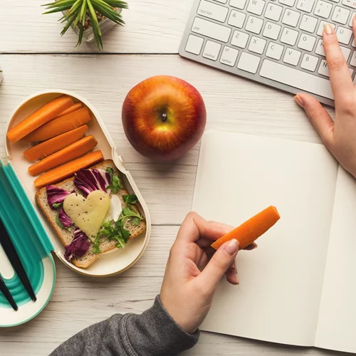 Αλμυρά, γλυκά και υγιεινά σνακ | 18 λαχταριστές ιδέες για το γραφείο