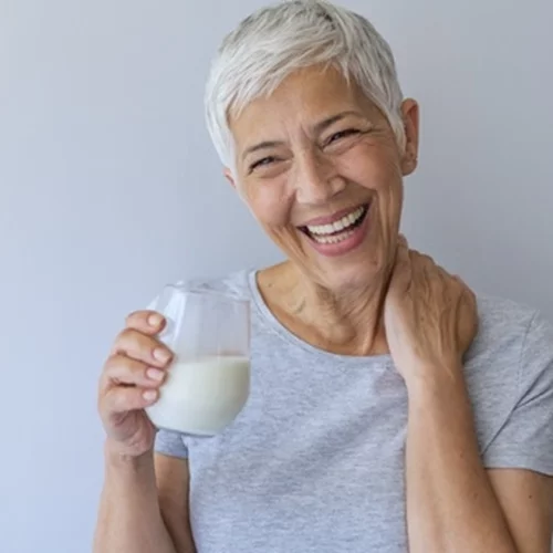 Eμμηνόπαυση: 2 τροφές για να καταναλώνεις (+ 1 που πρέπει να αποφύγεις)