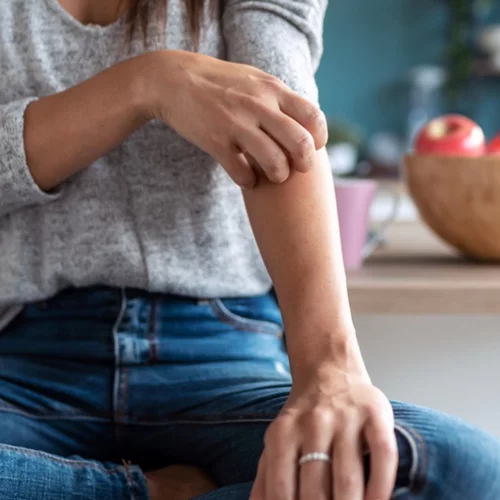 Ενεργοποιεί η λοίμωξη COVID-19 αυτοάνοσες παθήσεις;