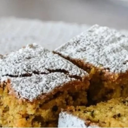 Εύκολη φανουρόπιτα χωρίς μίξερ που γίνεται σε μόλις 5 λεπτά