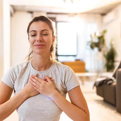 Έτσι προστατεύει η καρδιολόγος την καρδιά της - το no1 σύμπτωμα που δεν αγνοεί ποτέ
