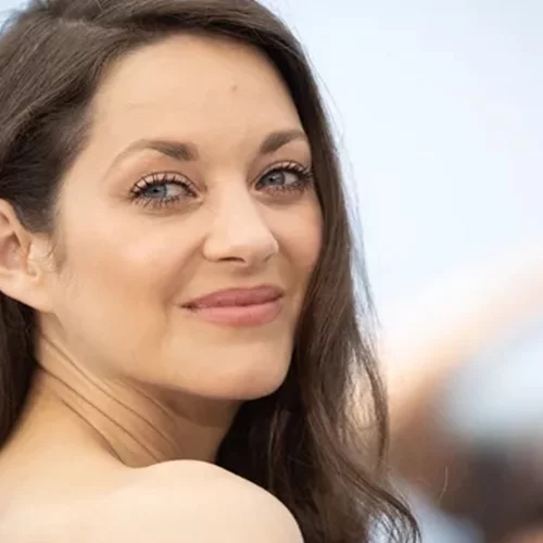 Οι 5 καλύτερες αντιρυτιδικές κρέμες που χρησιμοποιούν εντατικά οι Γαλλίδες μετά τα 40