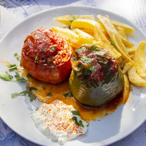 Γεμιστά: Η πιο υγιεινή παραλλαγή με κινόα και φέτα