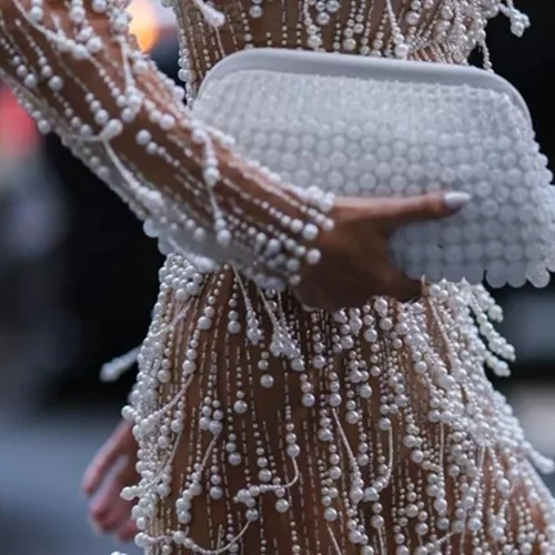 4 μανικιούρ που θα σε κάνουν να ξεχάσεις το κλασικό κόκκινο αυτές τις γιορτές