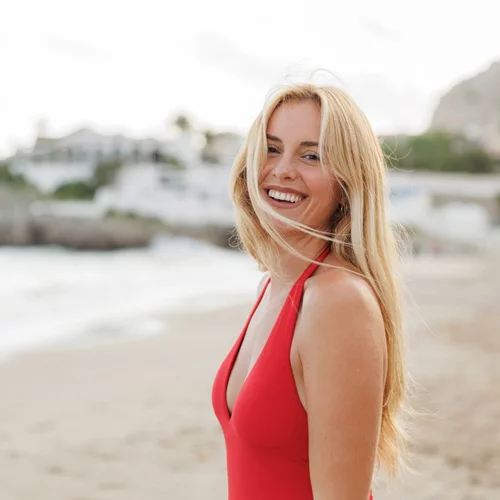 Είσαι ξανθιά; Αυτό είναι το eyeliner που θα απογειώσει το look σου