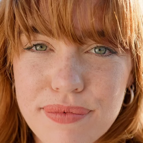 Αντηλιακή προστασία και βιταμίνη C: To απόλυτο δίδυμο για φωτεινή και προστατευμένη επιδερμίδα