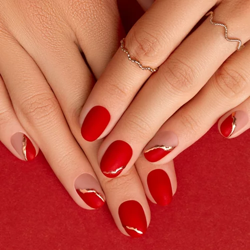 5 festive ιδέες για το μανικιούρ των Χριστουγέννων, ιδανικές για κοντά νύχια