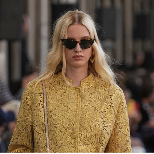 Vanilla Chai: Το χρώμα μαλλιών που υιοθετούν όλες οι ξανθές γυναίκες φέτος