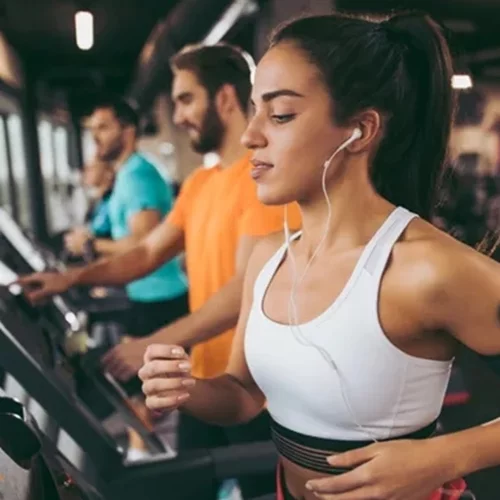 Επιστροφή στις προπονήσεις: 5 ζευγάρια αθλητικά παπούτσια για να αθληθείς με στιλ