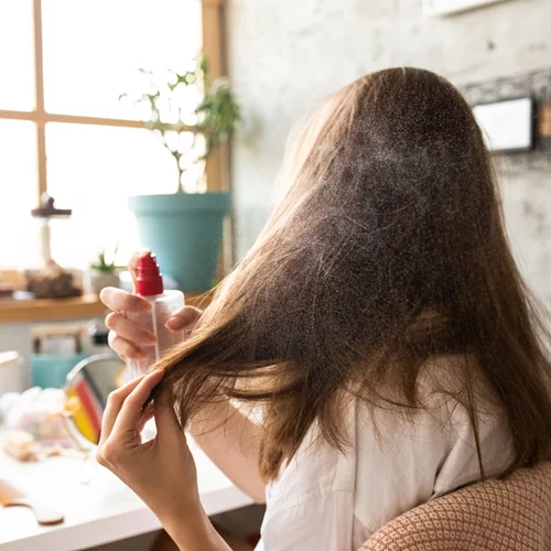 Πώς θα εφαρμόσεις σωστά τα προϊόντα θερμοπροστασίας μαλλιών (βίντεο)