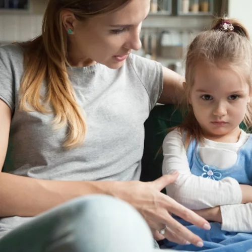 Μην τιμωρείς το παιδί όταν είναι αναστατωμένο: Μάθε του πώς να διαχειρίζεται τον θυμό του!