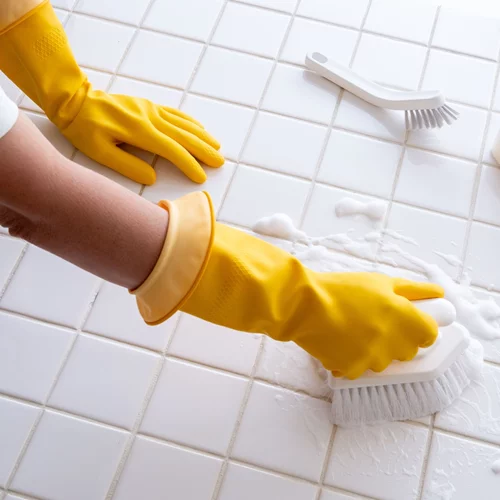 Γιατί τα απολυμαντικά δεν σκοτώνουν ποτέ 100% τα μικρόβια: Η επιστήμη πίσω από το 99,9%