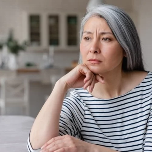 Τα 4 άγνωστα σημάδια που δείχνουν ότι γερνάμε