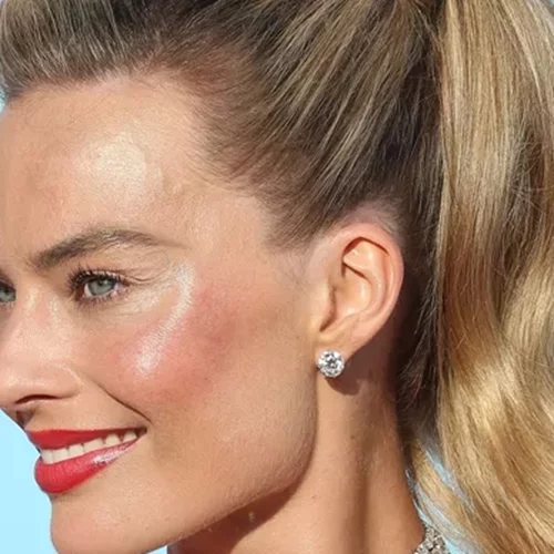 Tonal Mannequin Mani: Η Margot Robbie με μανικιούρ στο χρώμα του δέρματος - ό,τι πιο κομψό είδαμε σήμερα