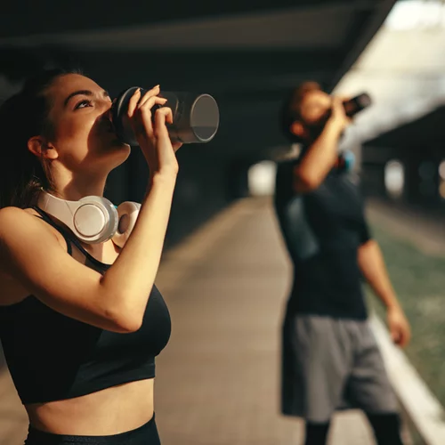 Τι να πιω πριν τη γυμναστική; Το συστατικό που σε βοηθάει να μεγιστοποιήσεις τις αποδόσεις σου