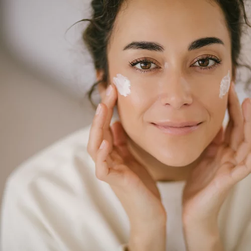 Χρειάζομαι συμπλήρωμα βιταμίνης D αν χρησιμοποιώ καθημερινά SPF50+;